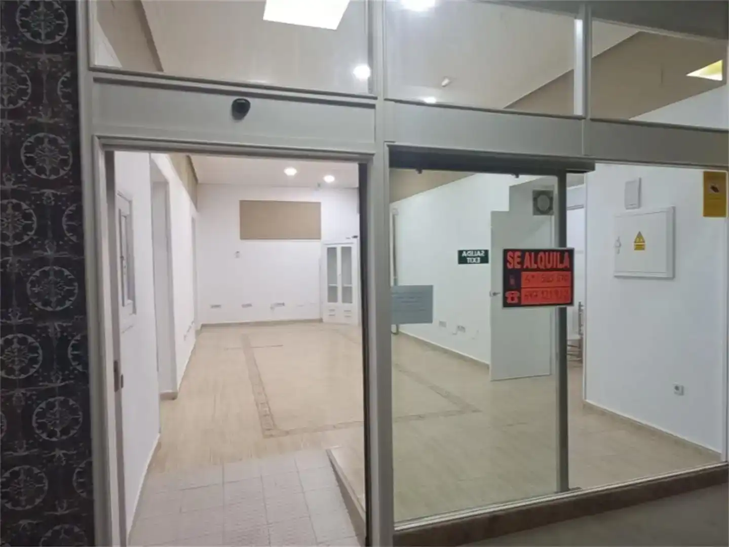 Commercial properties for rent in Marmolejo  with Air Conditioner