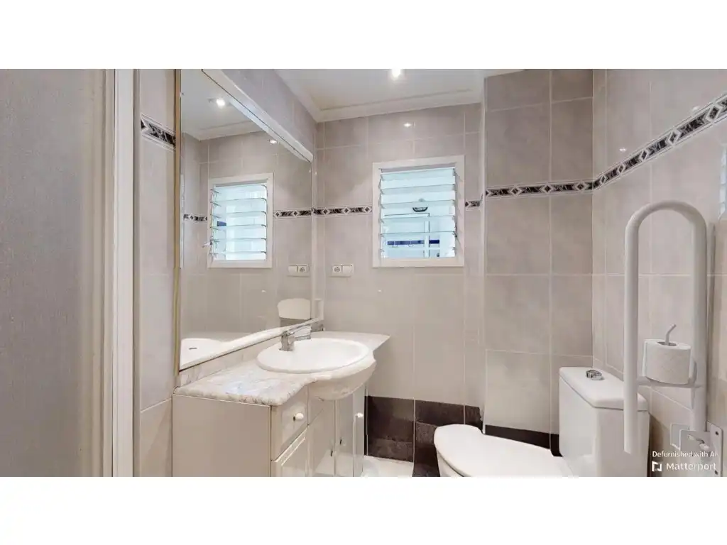 Baño de Piso en venta en Torrent con Aire acondicionado, Calefacción y Terraza