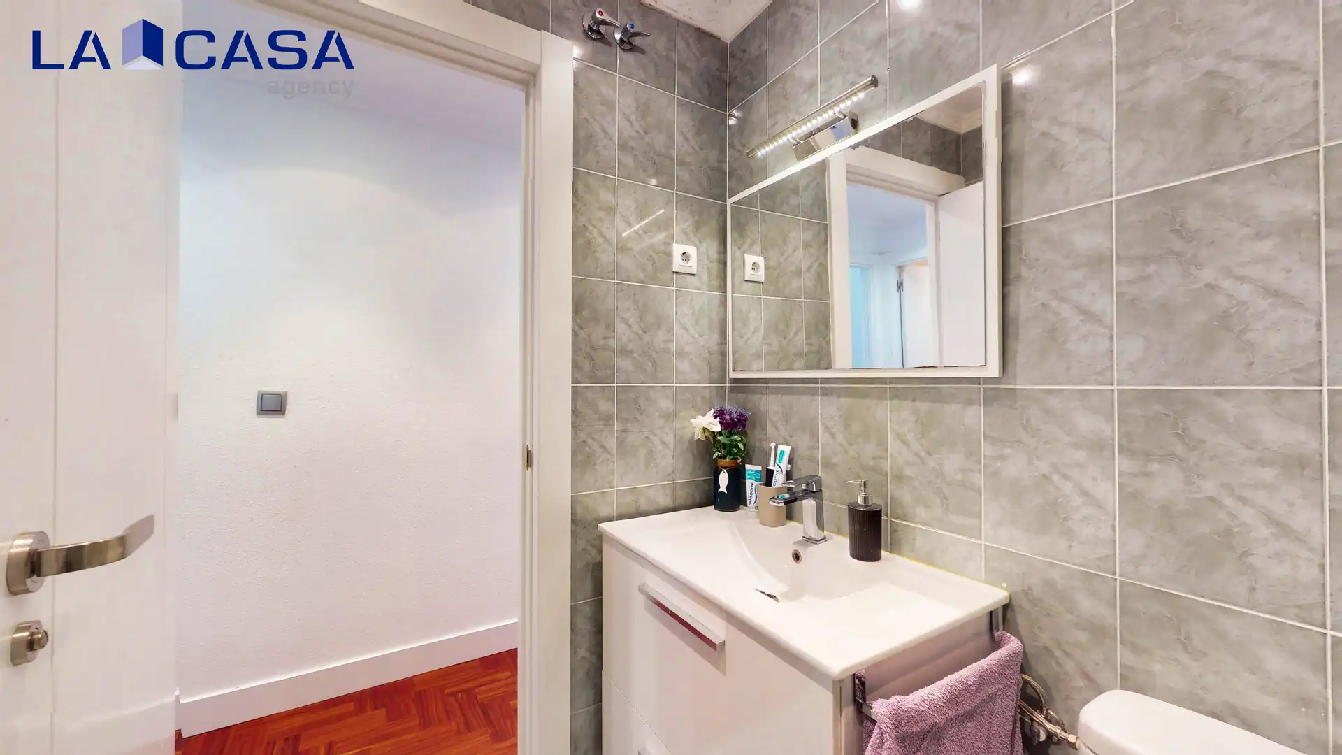 Baño de Piso en venta en Bilbao  con Trastero y Balcón