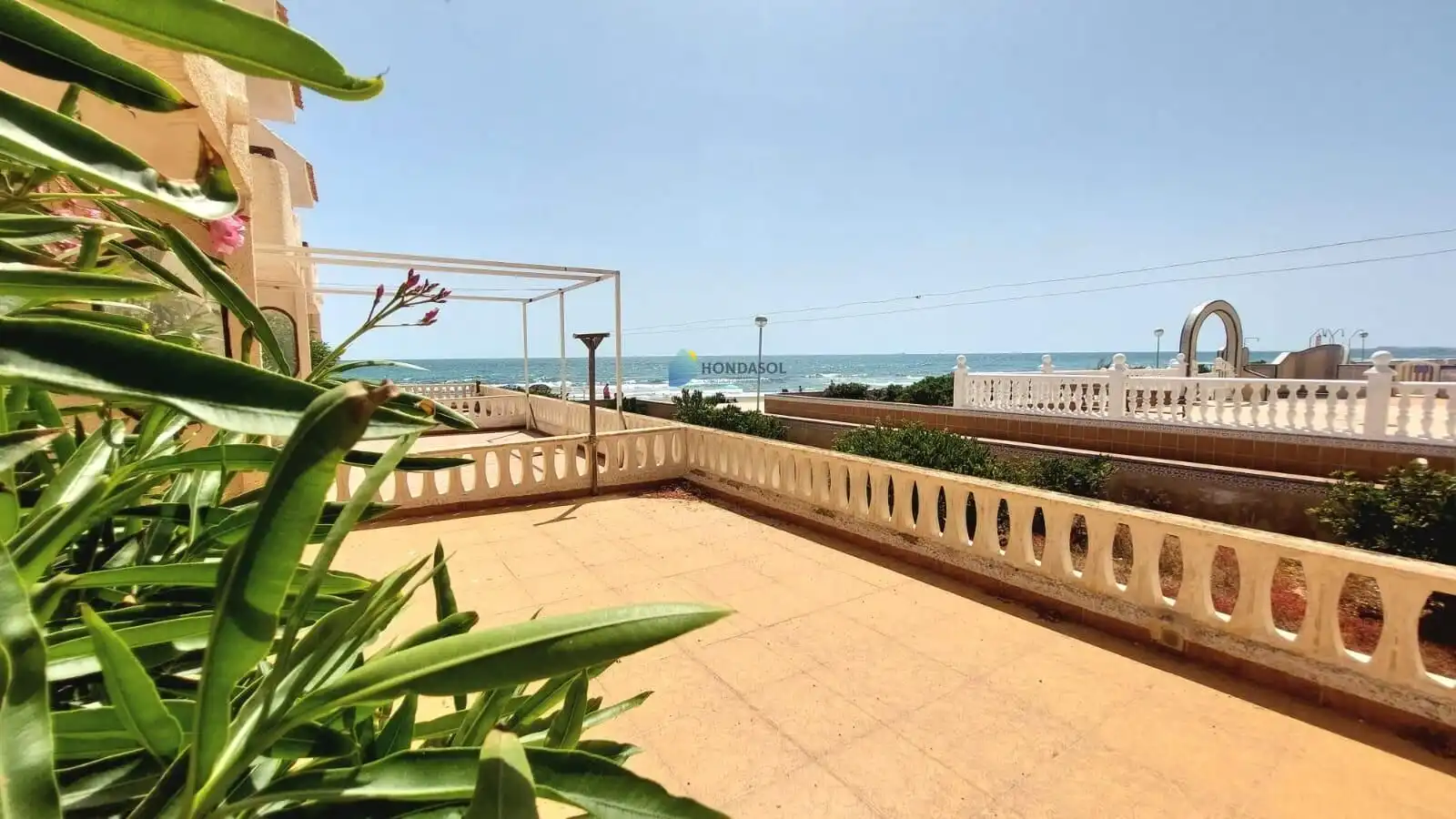Terrasse von Maisonette zum Verkauf in La Manga del Mar Menor mit Terrasse, Abstellraum und Möbliert