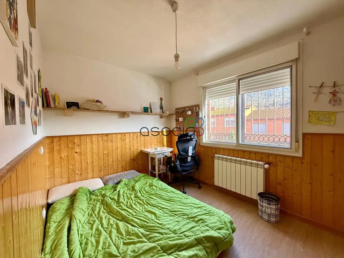 Habitación de Casa adosada en venta en Chiloeches con Calefacción y Jardín privado