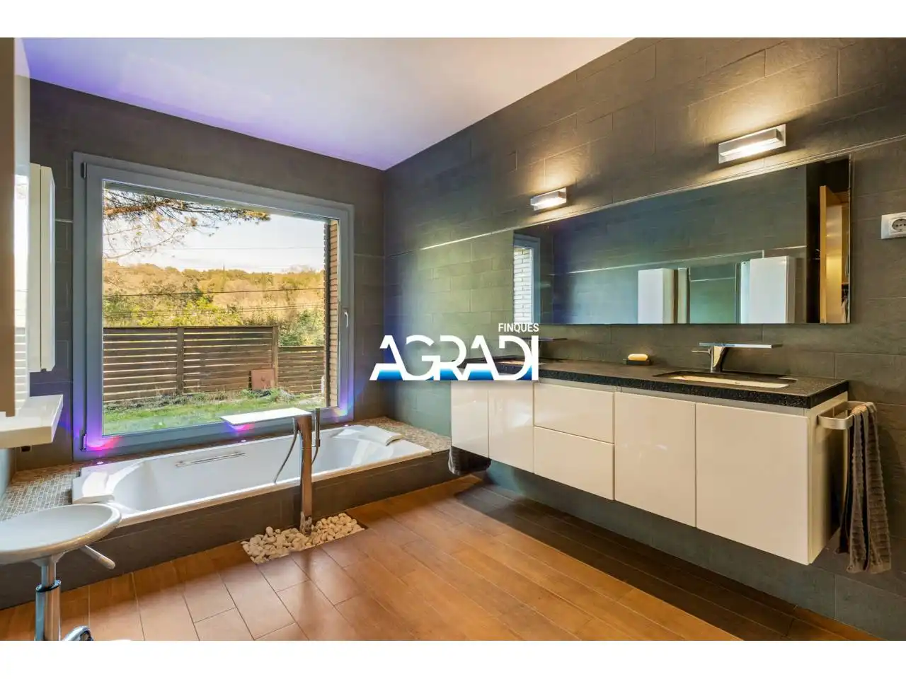 Bathroom of Houses for sale in Les Franqueses del Vallès  with Air Conditioner, Heating and Private garden