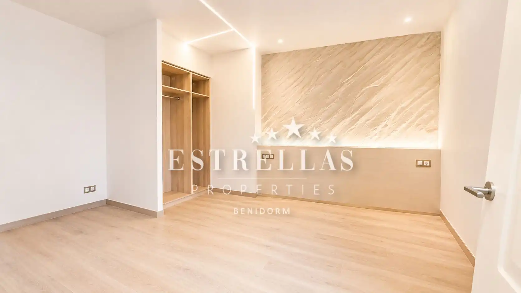 Habitación de Apartamento en venta en Benidorm con Aire acondicionado, Calefacción y Jardín privado