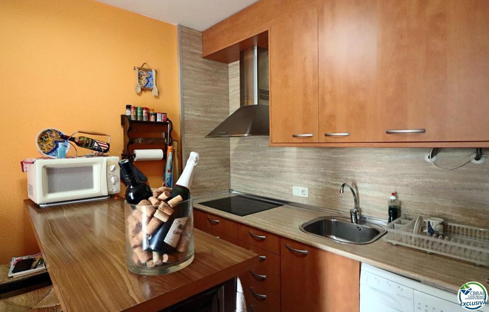 Kitchen of Apartment for sale in Empuriabrava