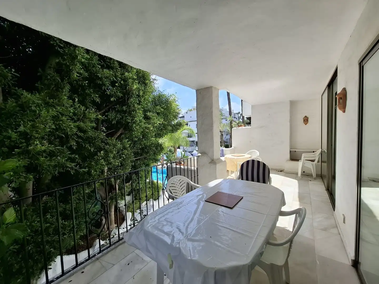 Terrassa de Pis en venda en Marbella amb Aire condicionat, Moblat i TV