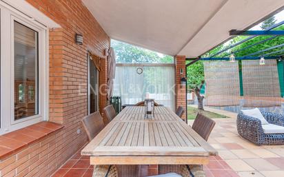 Terrassa de Casa o xalet en venda en Sant Cugat del Vallès amb Aire condicionat, Calefacció i Jardí privat