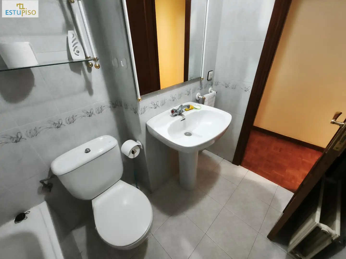 Bany de Pis en venda en Vitoria - Gasteiz amb Calefacció, Parquet i Terrassa