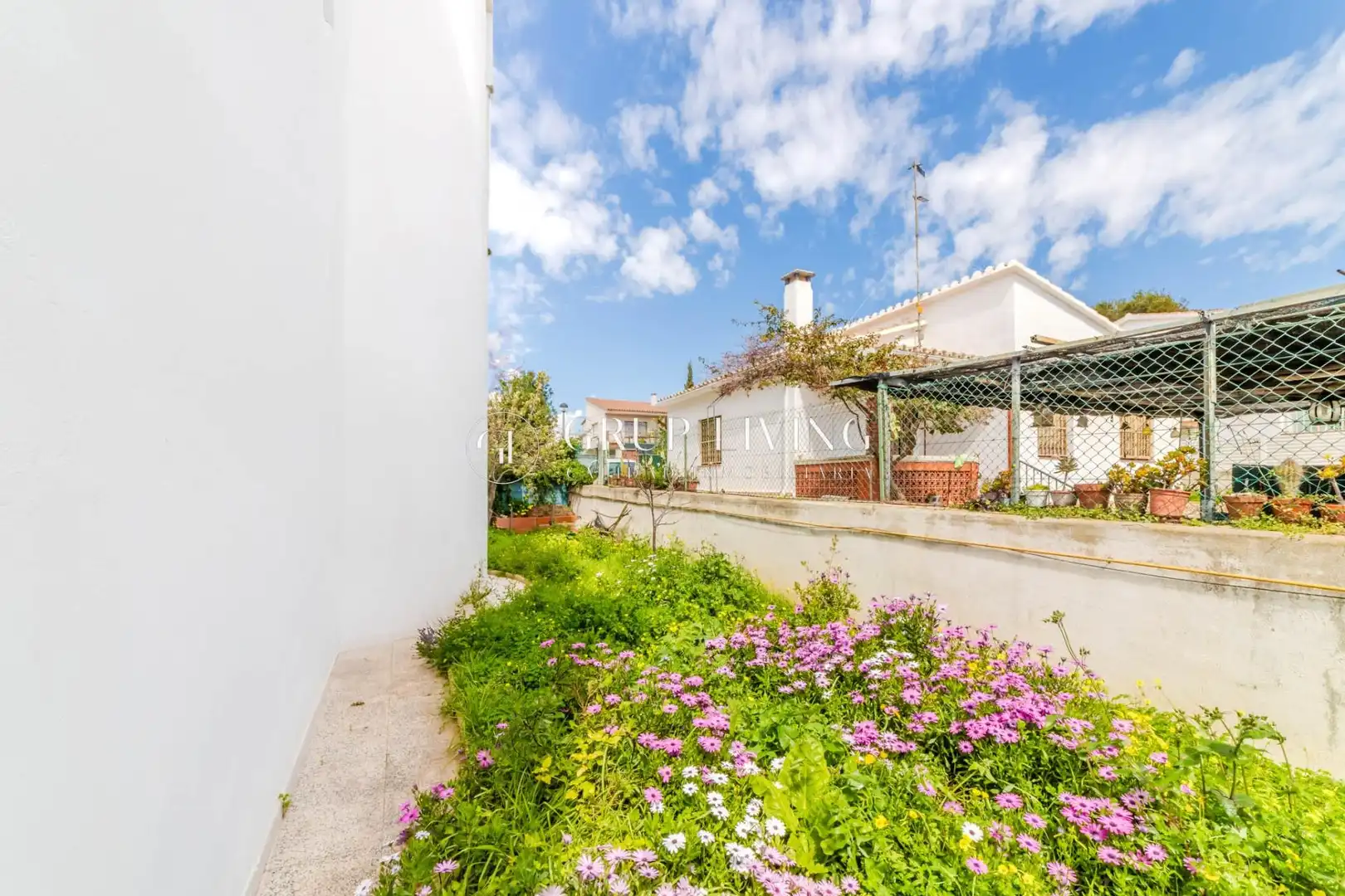 Vista exterior de Casa o chalet en venta en Vilanova i la Geltrú con Calefacción, Jardín privado y Terraza