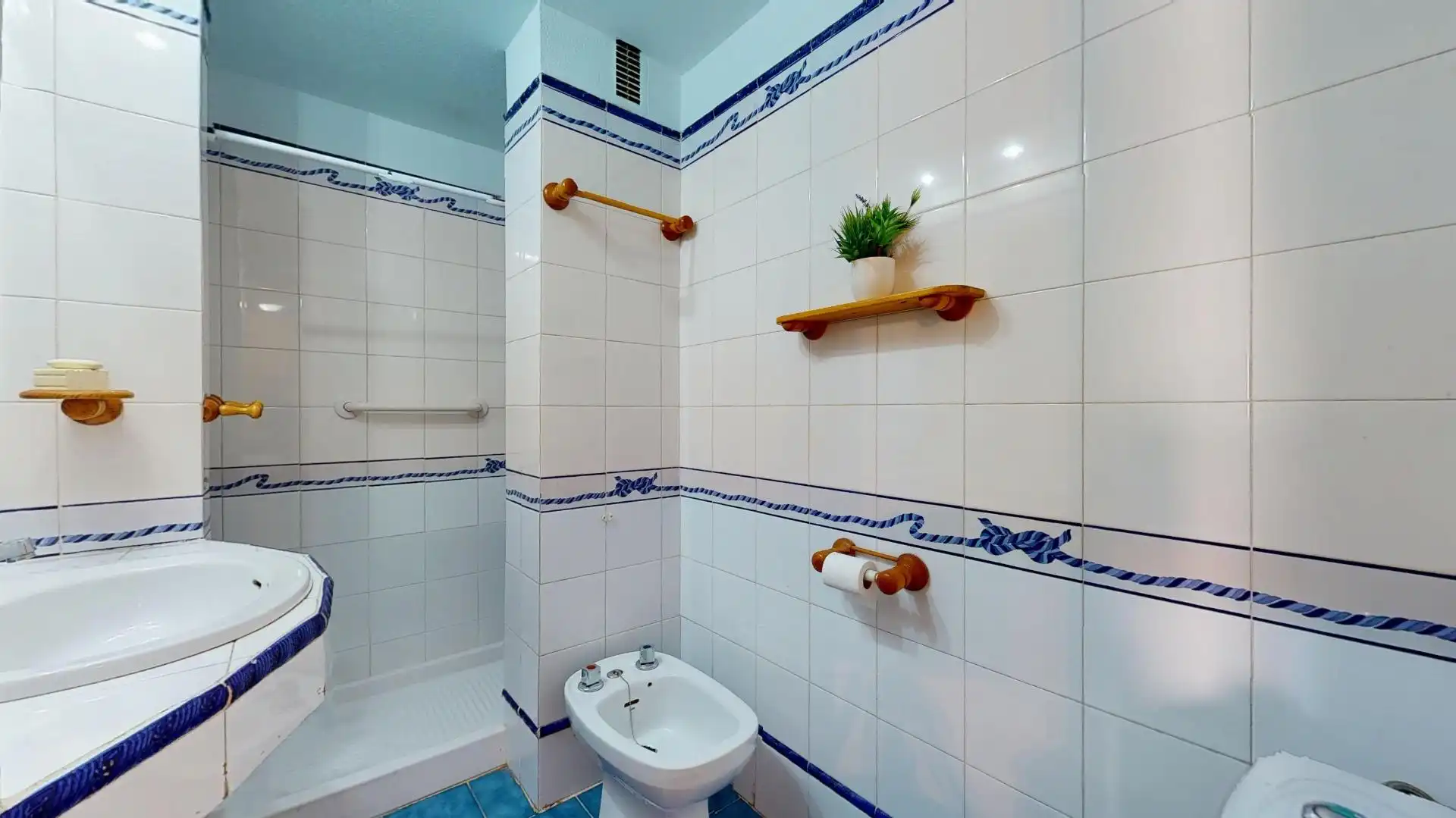 Bany de Apartament en venda en San Javier amb Moblat, Balcó i Piscina comunitària