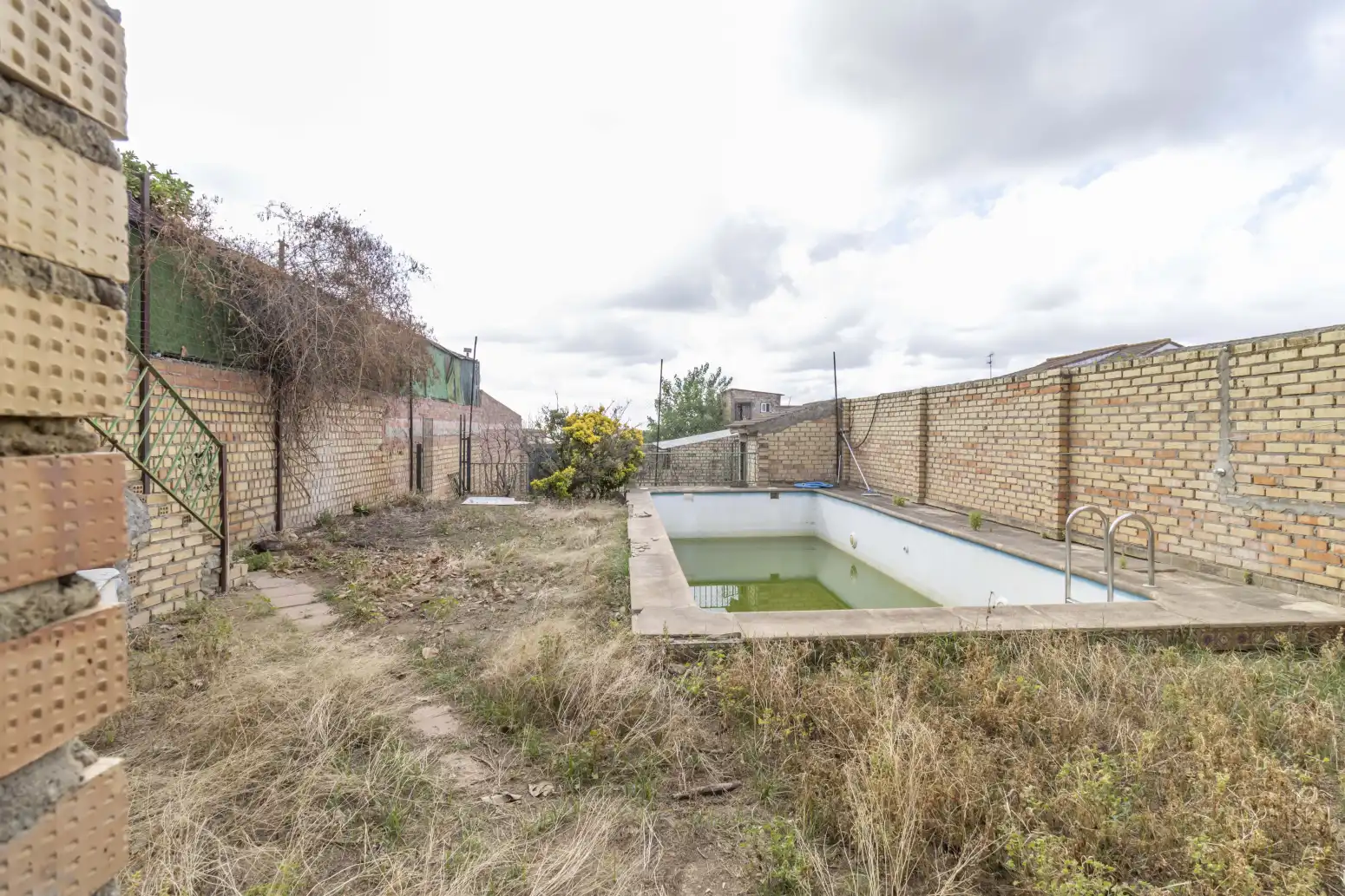 Detached homes for sale in Gerena  with Private garden and Swimming Pool