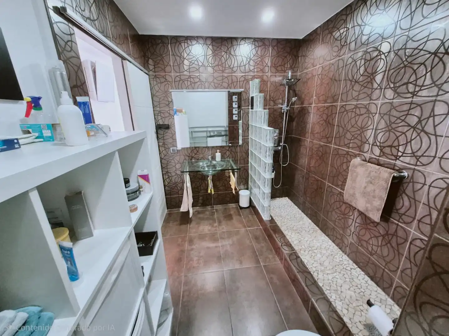 Bathroom of Flat for sale in Sevilla  with Air Conditioner, Oven and Washing machine