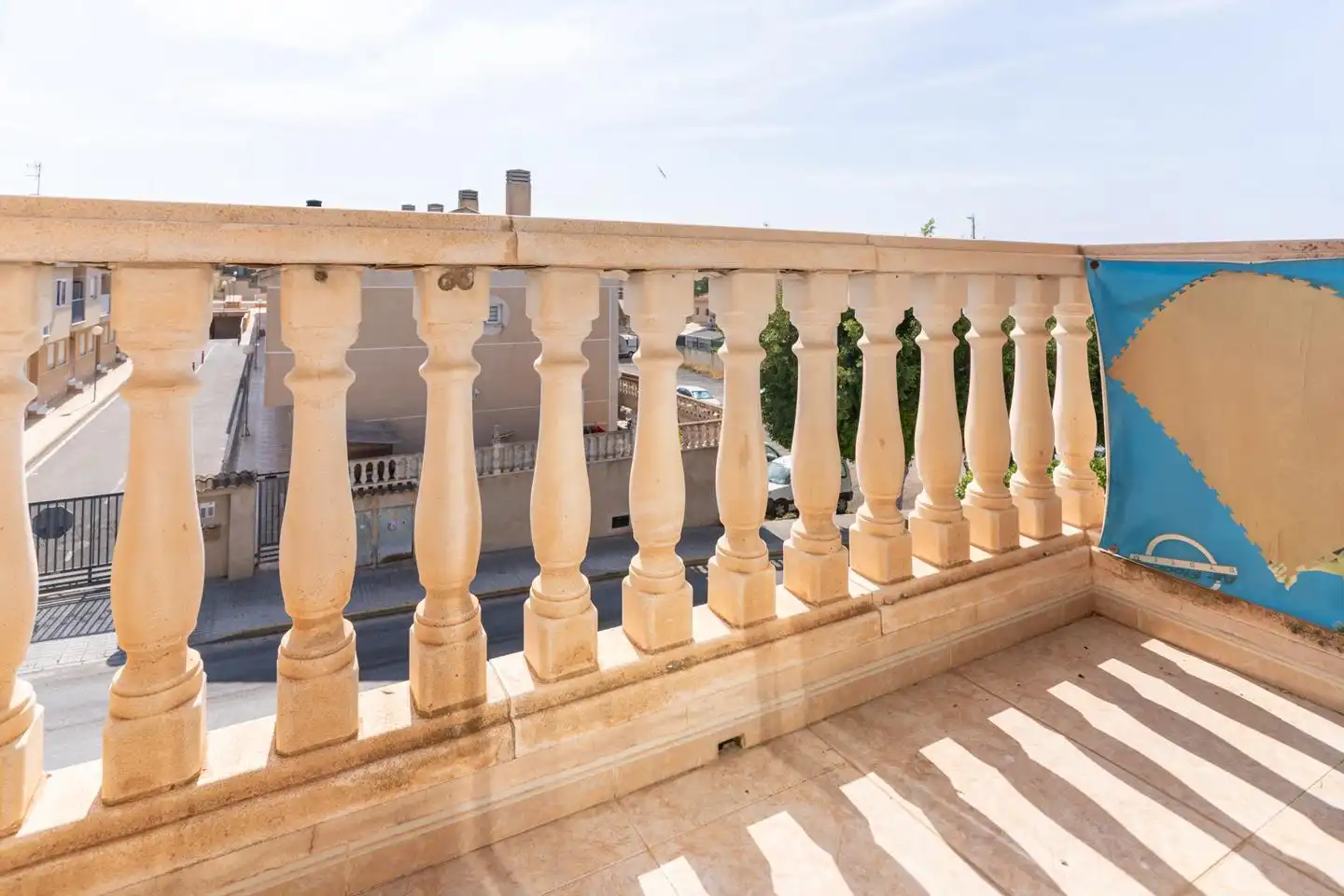 Terrasse von Einfamilien-Reihenhaus zum Verkauf in Santa Pola mit Klimaanlage, Privatgarten und Terrasse