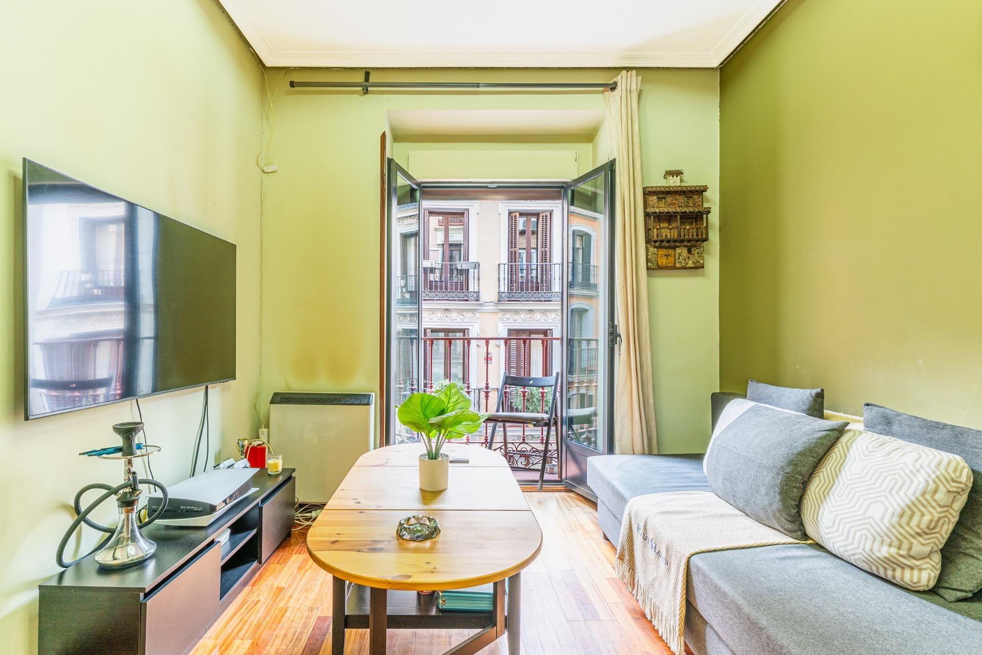 Living room of Apartment for sale in  Madrid Capital  with Heating, Parquet flooring and Balcony