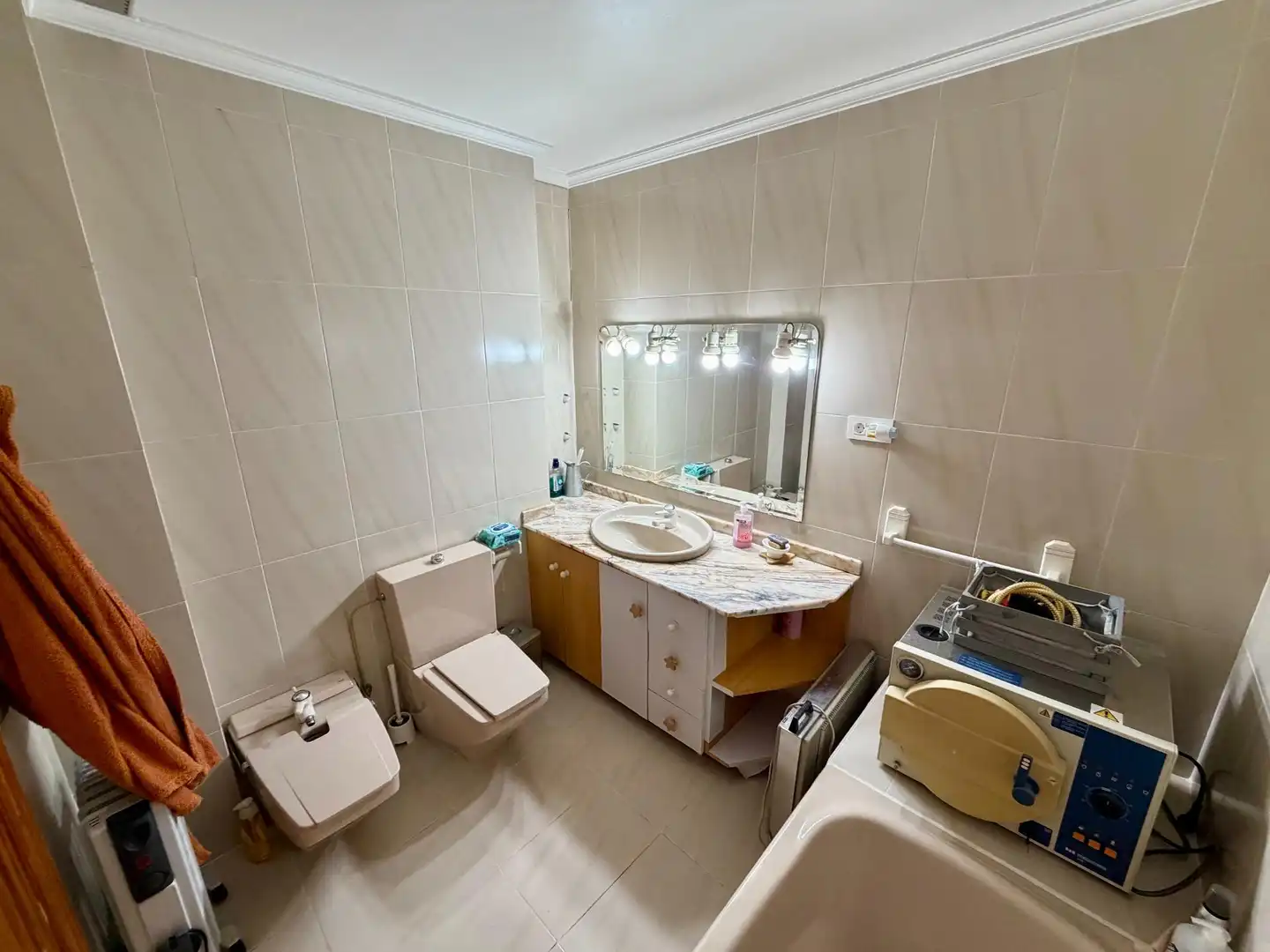 Bathroom of Flat for sale in Silla  with Air Conditioner and Furnished