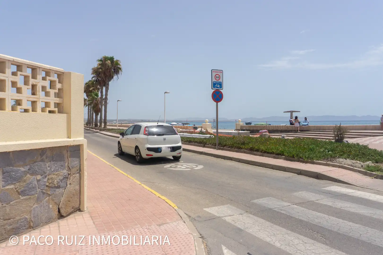 Vista exterior de Casa adosada de alquiler en Almería con Aire acondicionado, Terraza y Amueblado