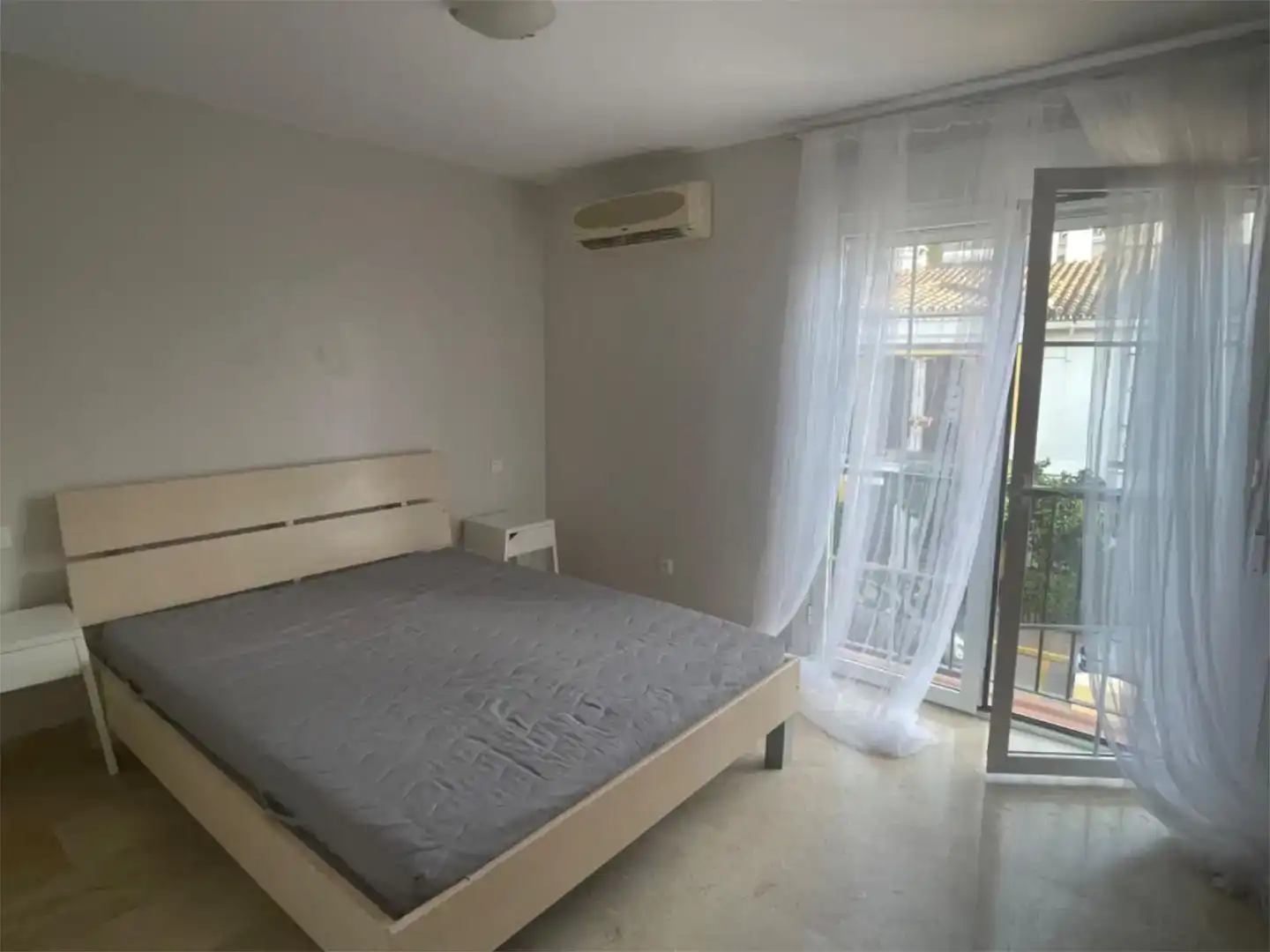 Dormitori de Casa adosada en venda en Estepona amb Aire condicionat, Piscina i Balcó