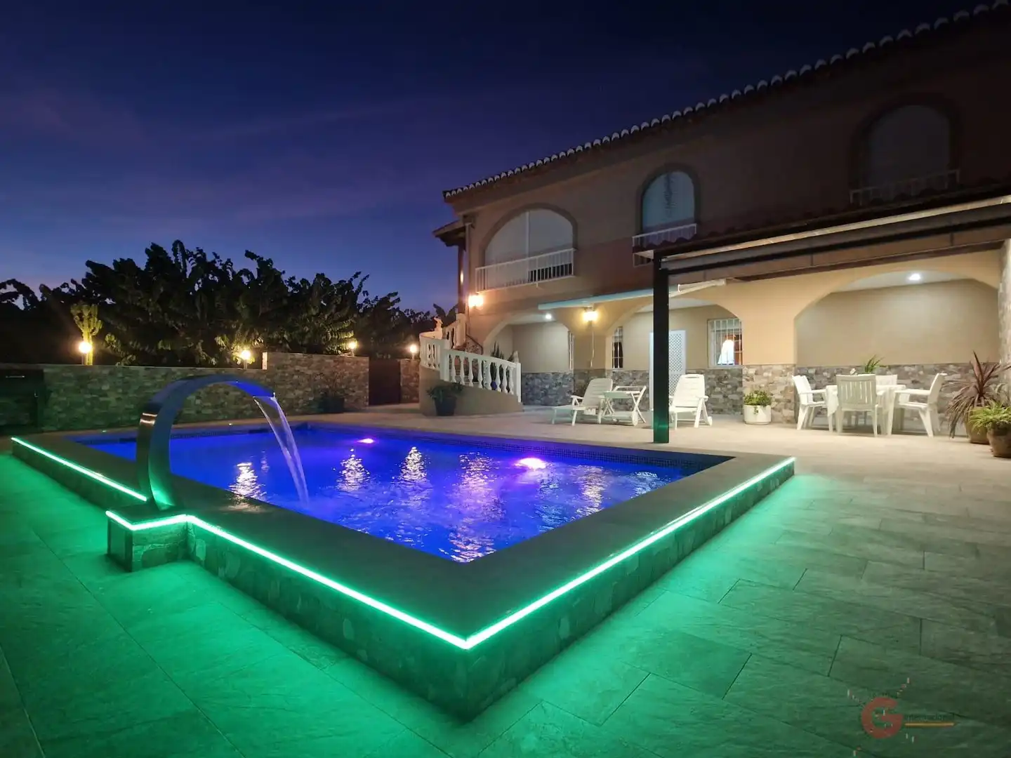 Casa rústica amb piscina en venda a Centro