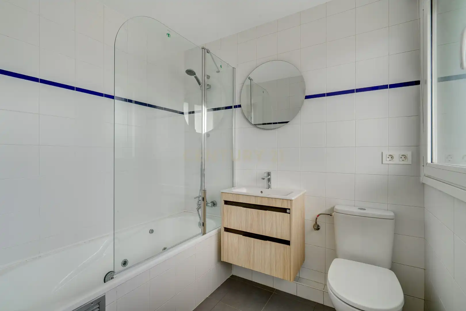 Bathroom of Flat for sale in Irun 