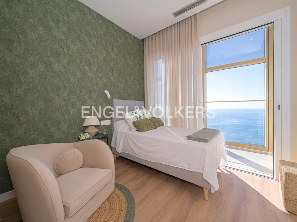 Bedroom of Flat for sale in Benidorm  with Air Conditioner, Terrace and Jacuzzi