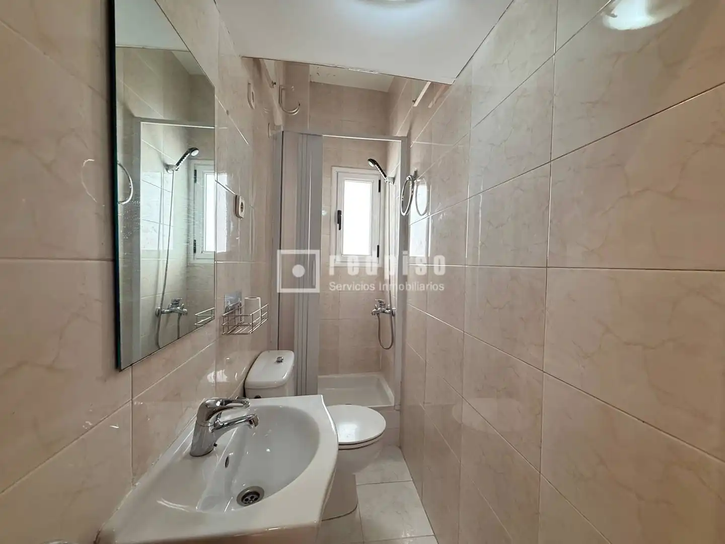 Baño de Piso en venta en Madrid con Calefacción y Terraza