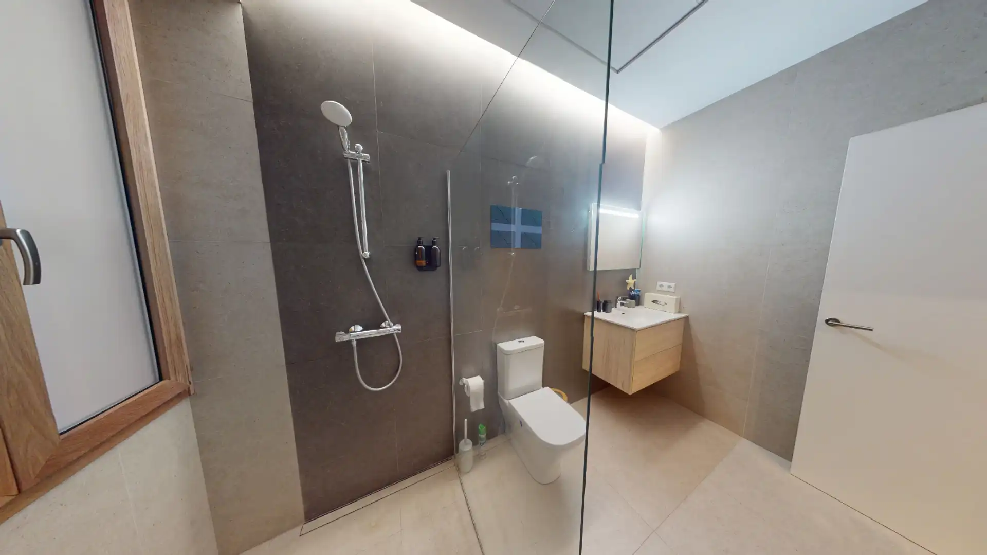 Badezimmer von Wohnung zum Verkauf in Alicante / Alacant mit Klimaanlage, Privatgarten und Abstellraum