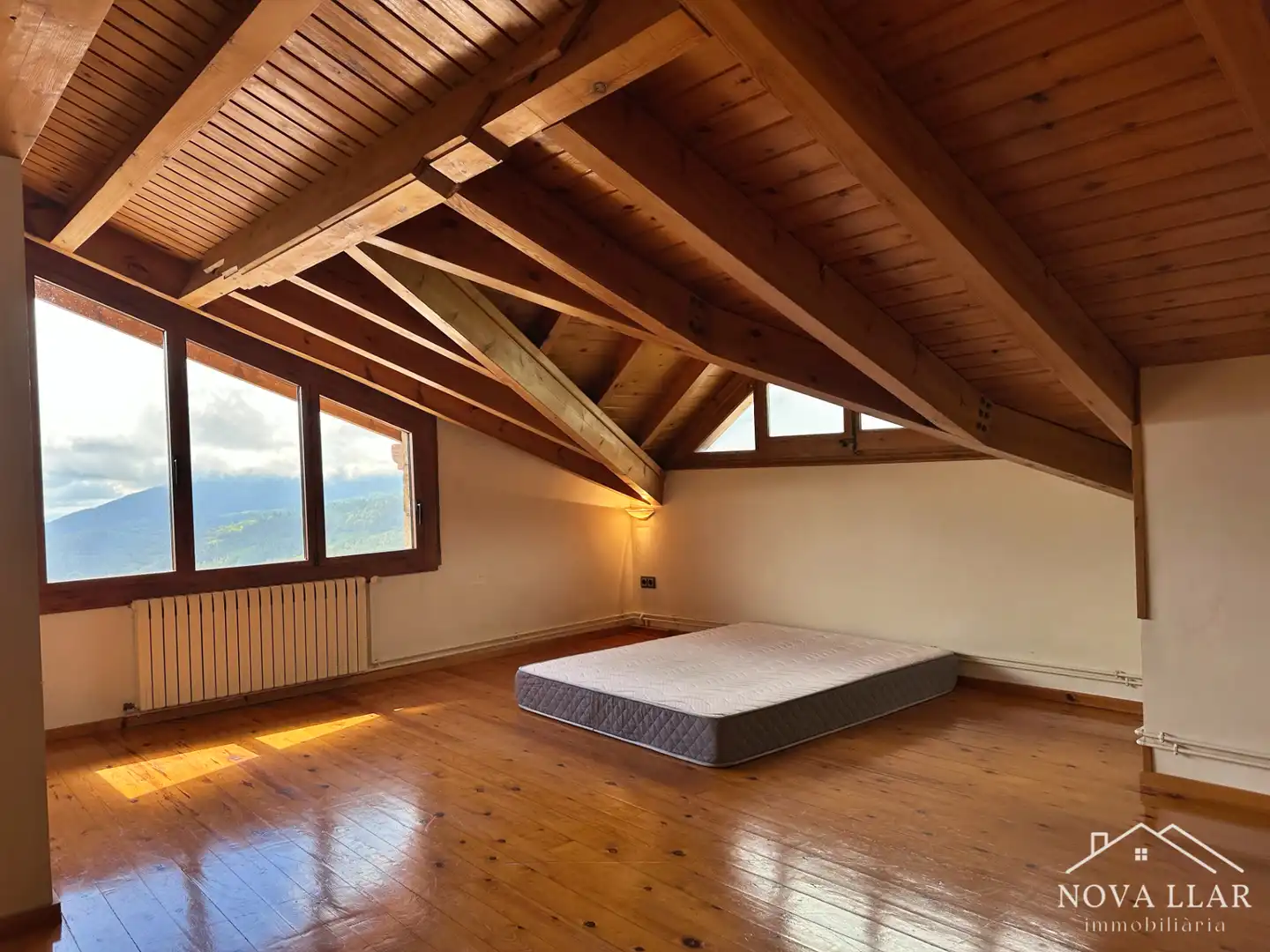 Schlafzimmer von Einfamilien-Reihenhaus zum Verkauf in Vilallonga de Ter mit Heizung, Privatgarten und Terrasse