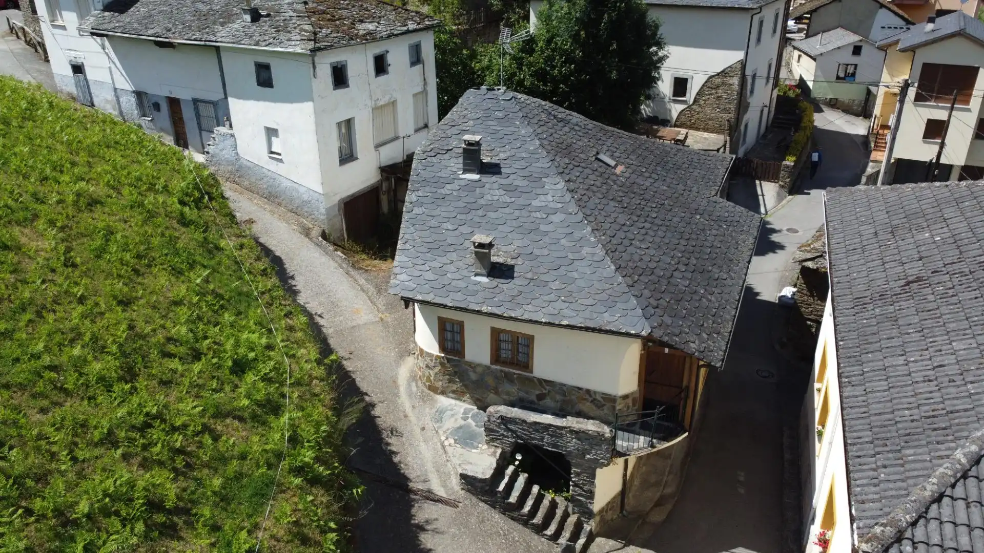 Vista exterior de Casa o chalet en venta en Cangas del Narcea con Jardín privado, Amueblado y Balcón