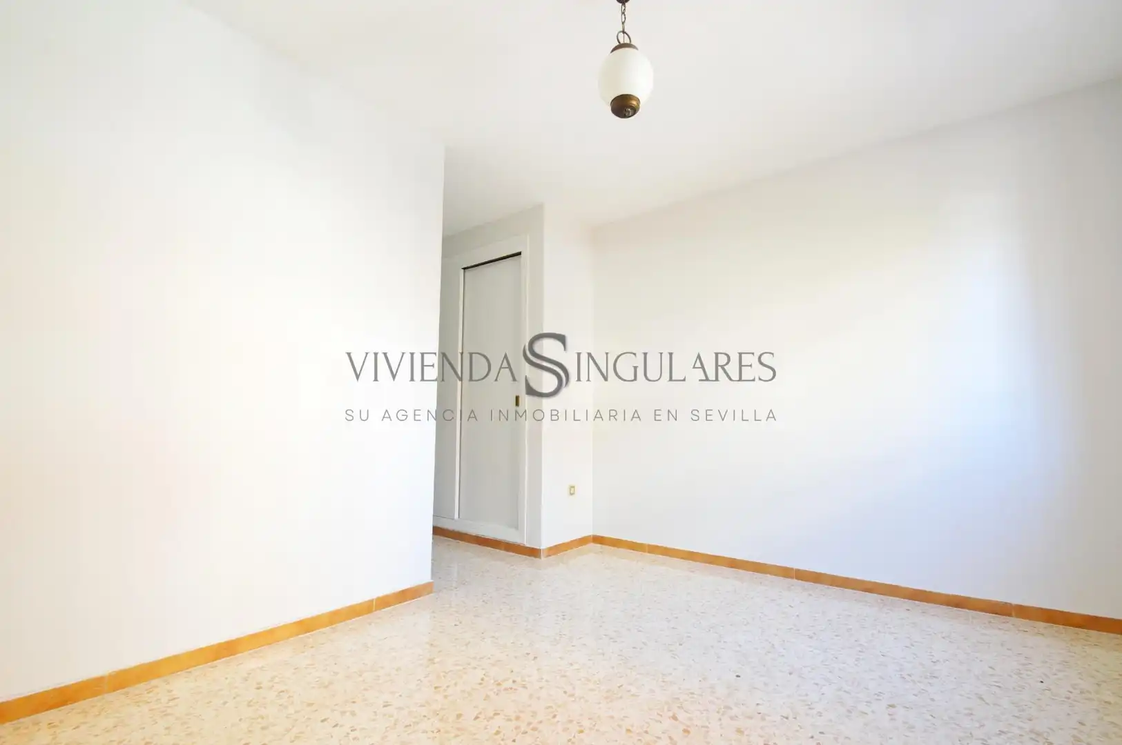 Bedroom of Flat for sale in Sevilla  with Air Conditioner, Private garden and Terrace