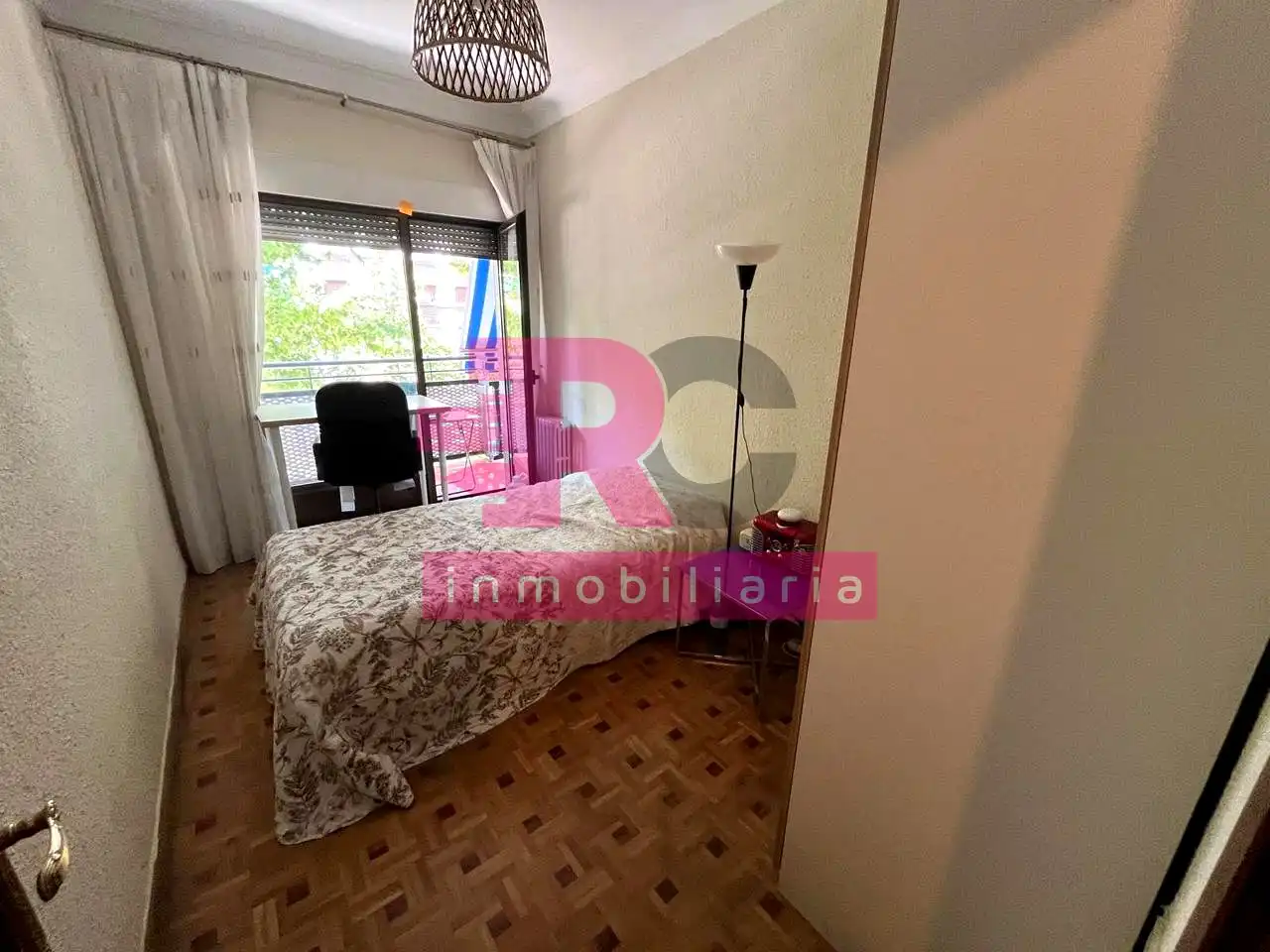 Flat for rent in Salesas