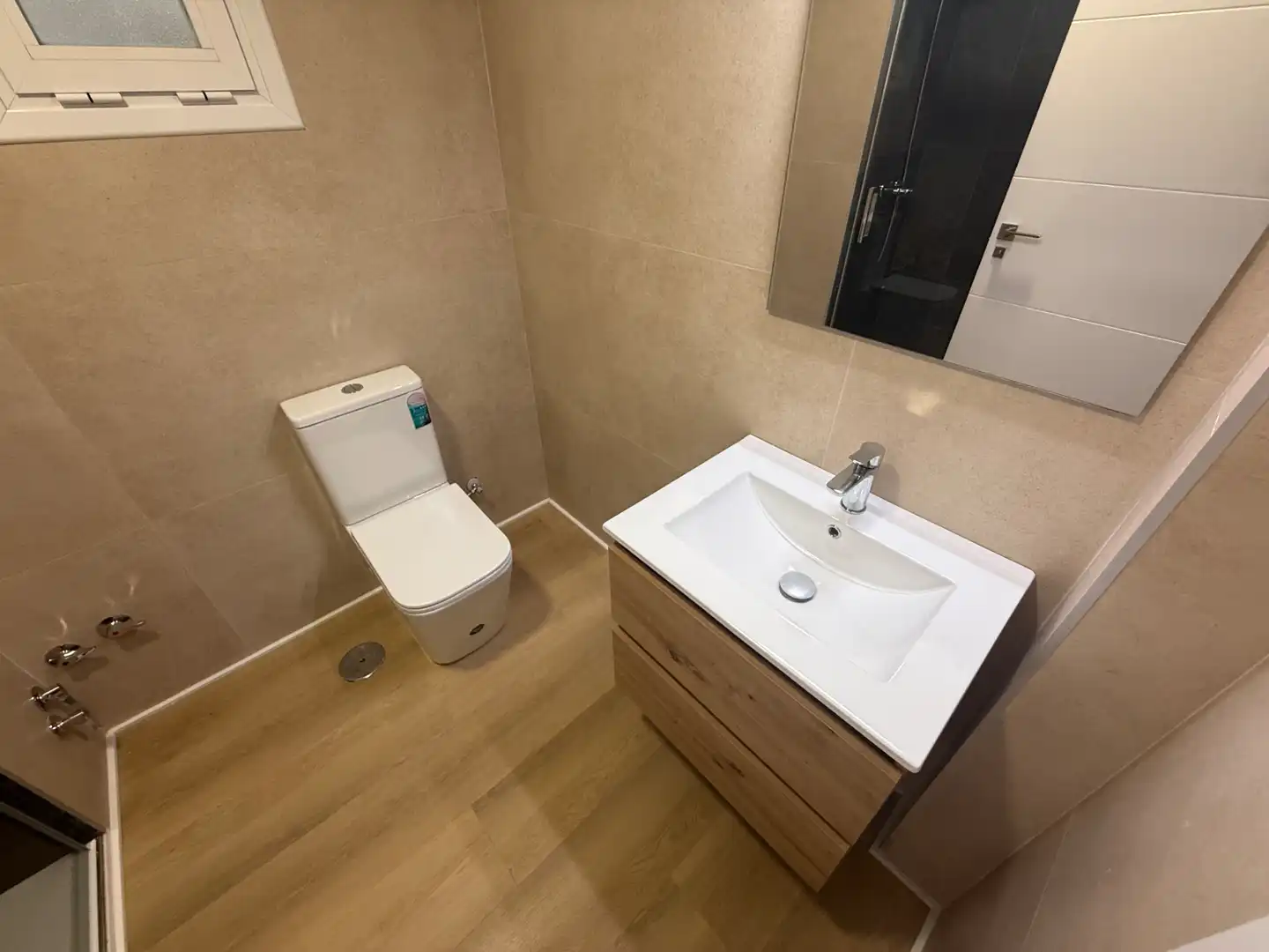 Baño de Piso de alquiler en Jaén con Aire acondicionado, Calefacción y Amueblado