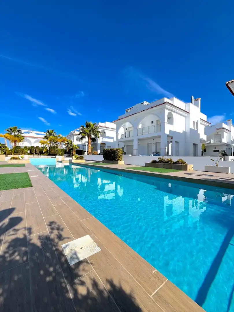 Piscina de Apartament en venda en Rojales amb Aire condicionat, Calefacció i Jardí privat