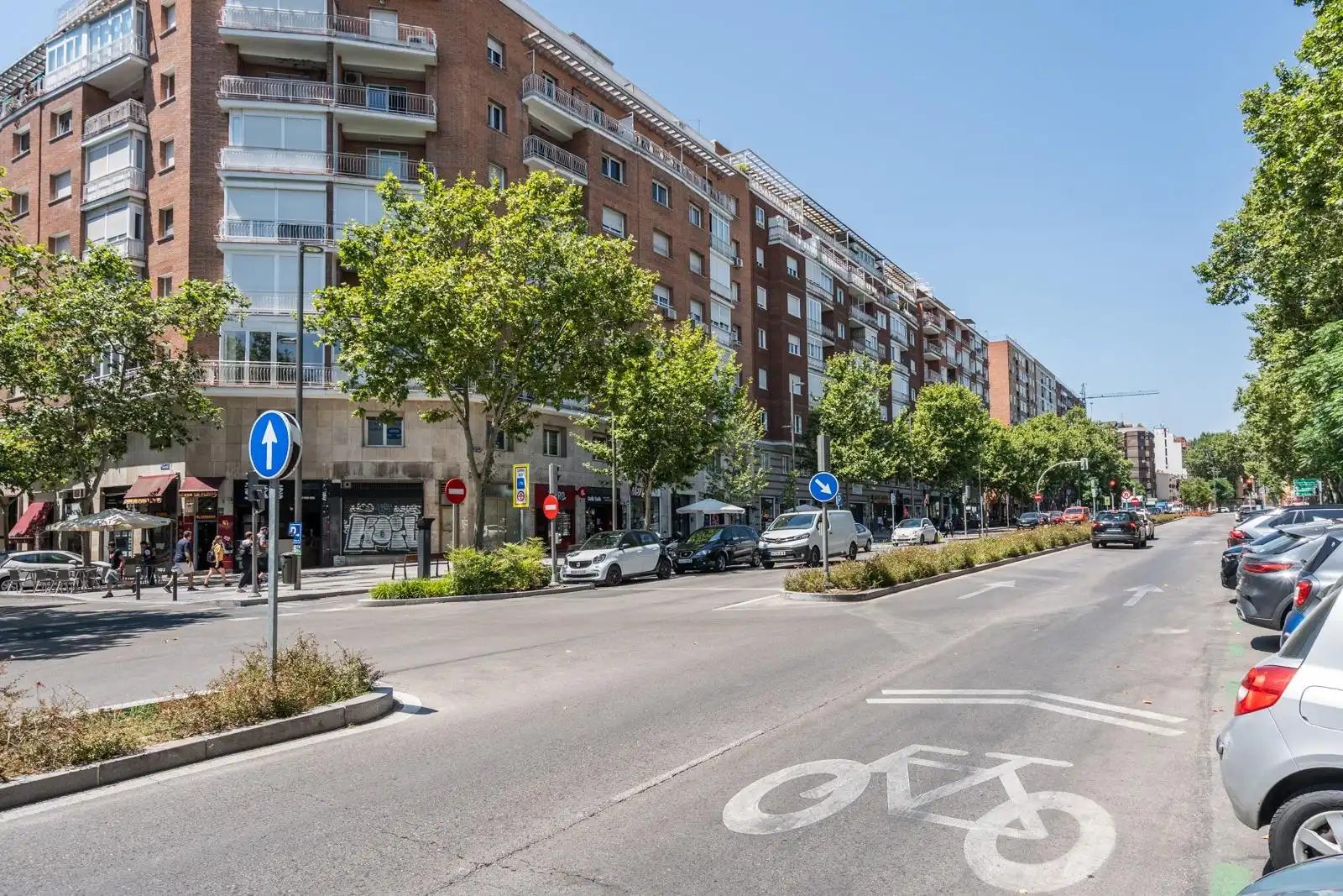 Außenansicht von Geschaftsraum zur Miete in Madrid mit Klimaanlage