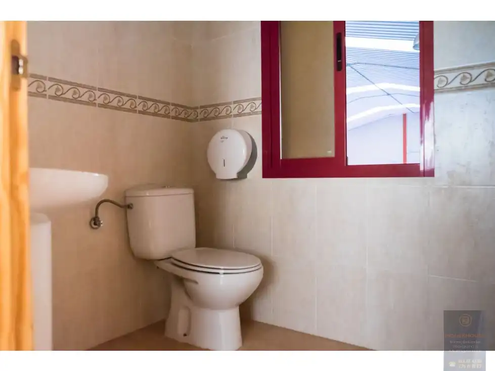 Badezimmer von Fabrikhallen zum Verkauf in Santa Cruz del Retamar