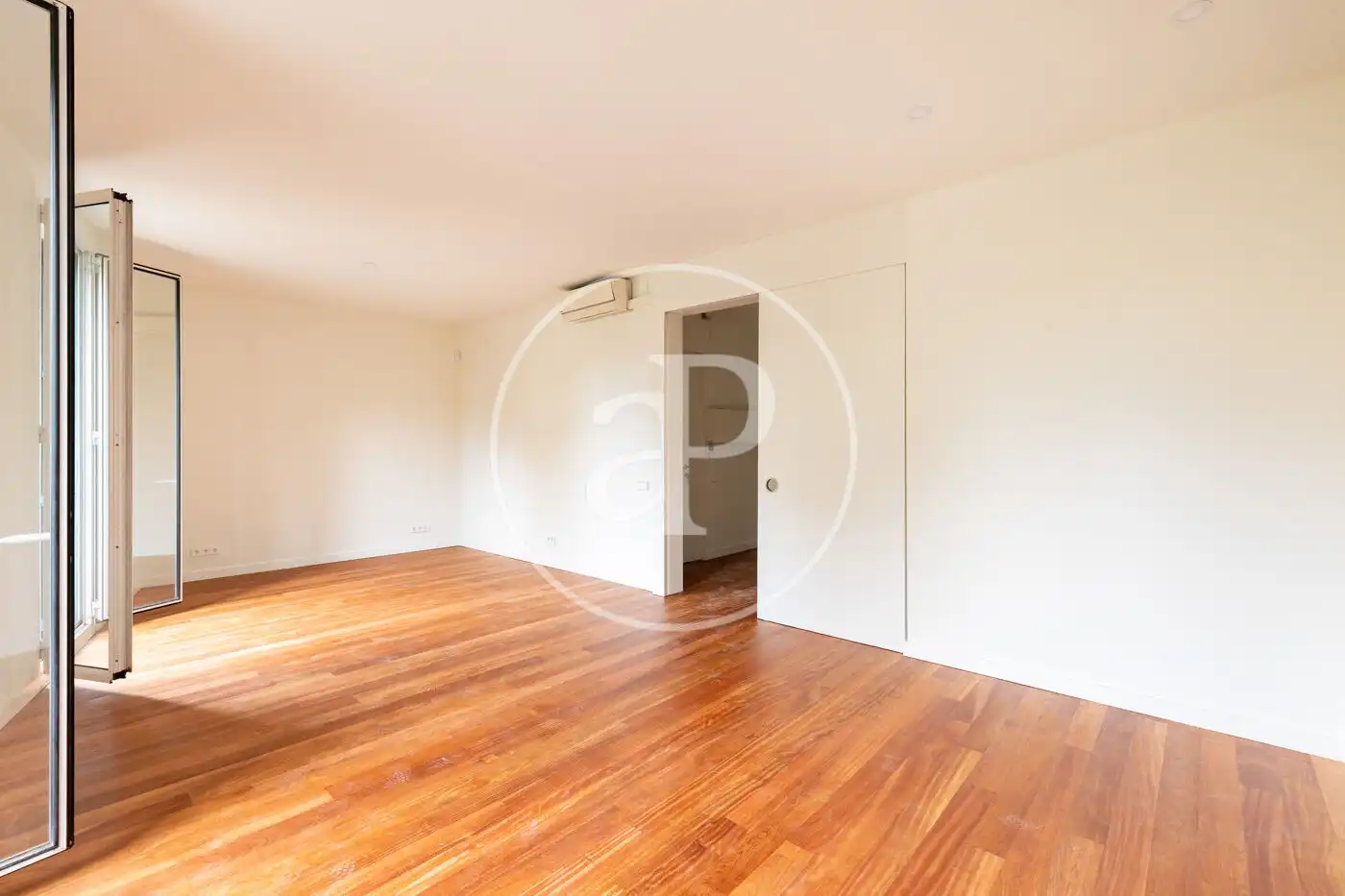 Wohnung zum Verkauf in Barcelona mit Klimaanlage, Heizung und Balkon
