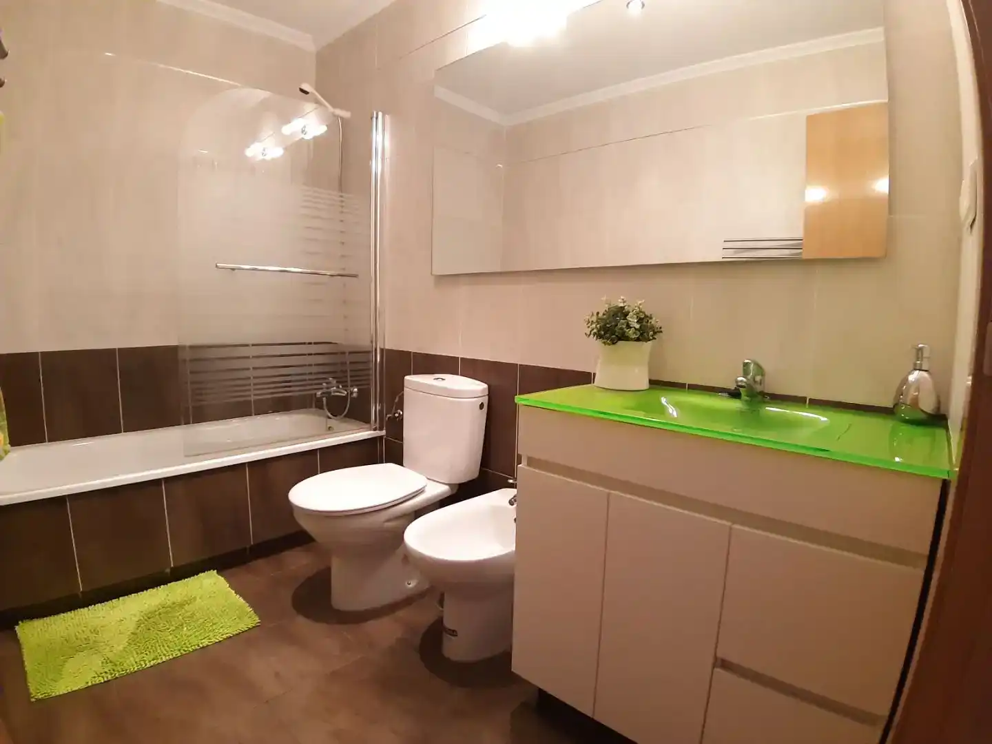 Badezimmer von Wohnung zur Miete in Torrevieja mit Klimaanlage und Balkon