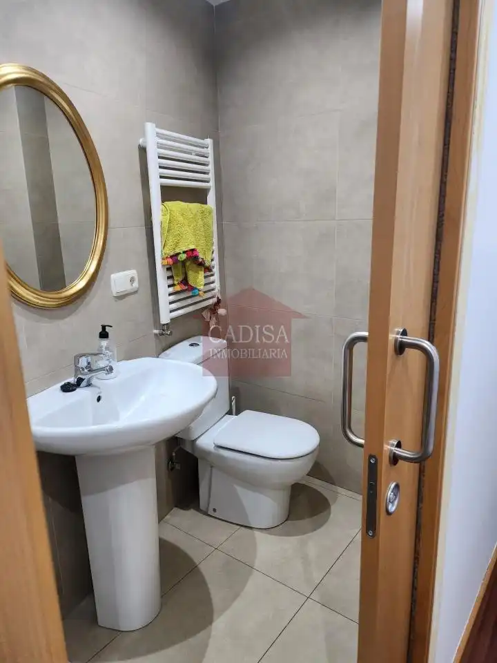 Bathroom of Apartments for rent in Salamanca  with Heating and Furnished