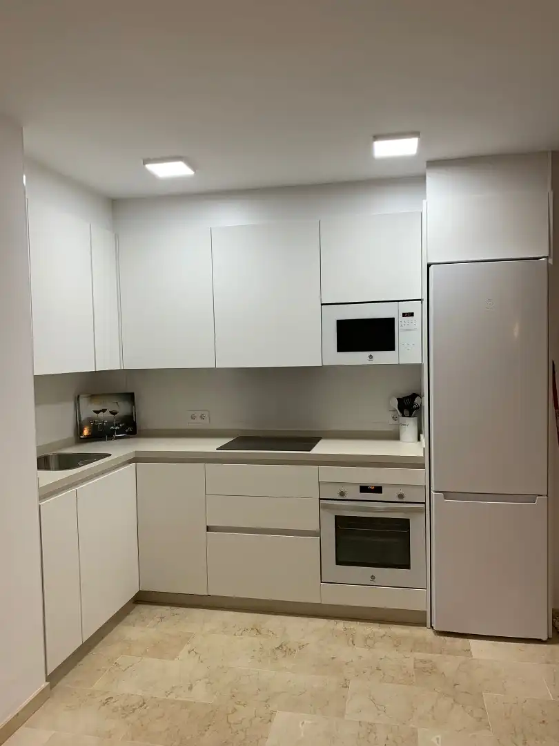Cocina de Piso de alquiler en Fuengirola con Aire acondicionado, Calefacción y Jardín privado