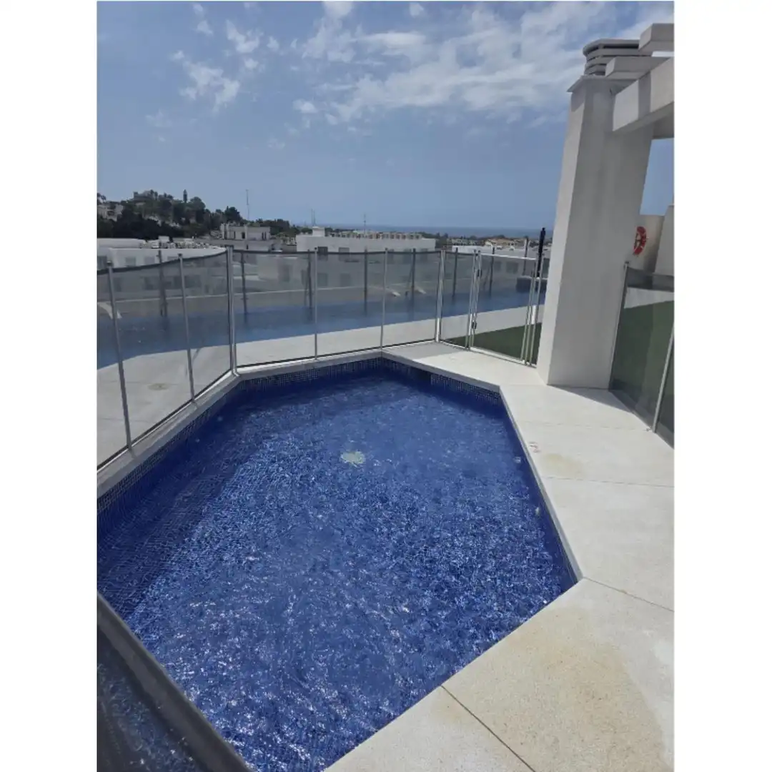 Piscina de Apartament en venda en Marbella amb Aire condicionat i Piscina comunitària