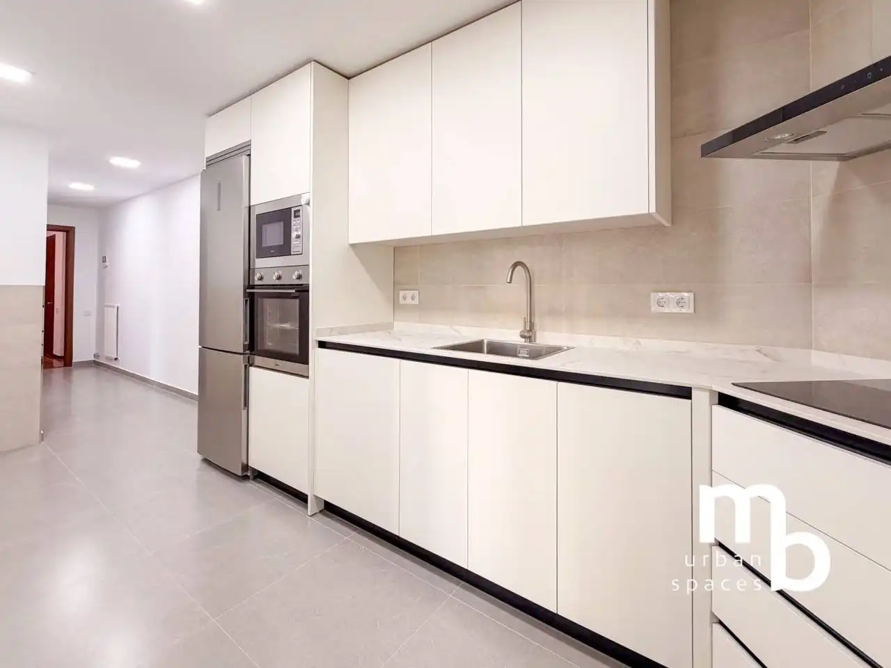 Kitchen of Flat for rent in Fuencarral - El Pardo
