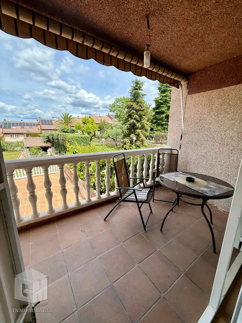 Terrassa de Casa adosada en venda en Las Rozas de Madrid amb Calefacció, Jardí privat i Terrassa