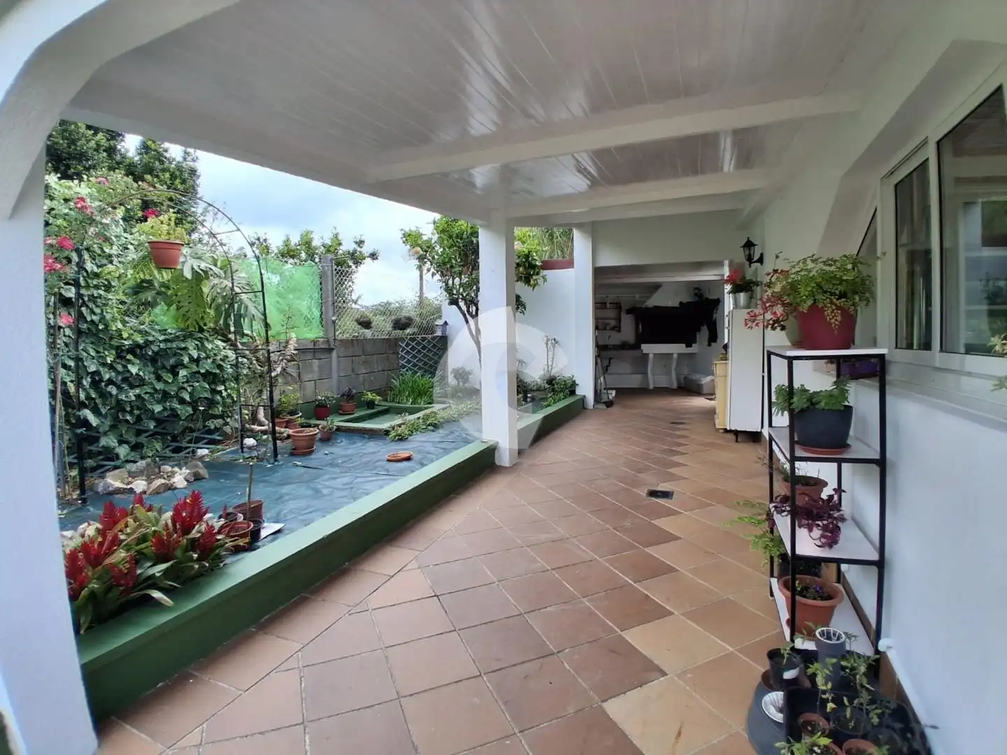 Terrassa de Casa o xalet en venda en Cangas  amb Jardí privat