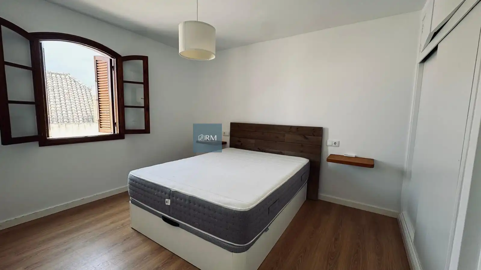 Schlafzimmer von Wohnung zur Miete in Sanlúcar de Barrameda mit Klimaanlage, Parkett und Balkon