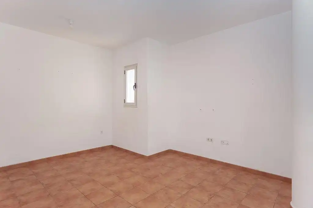 Piso con ascensor en venta en Calle POLO MEDINA, imagen 2