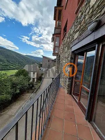 Vista exterior de Piso en venta en Montferrer i Castellbò con Calefacción