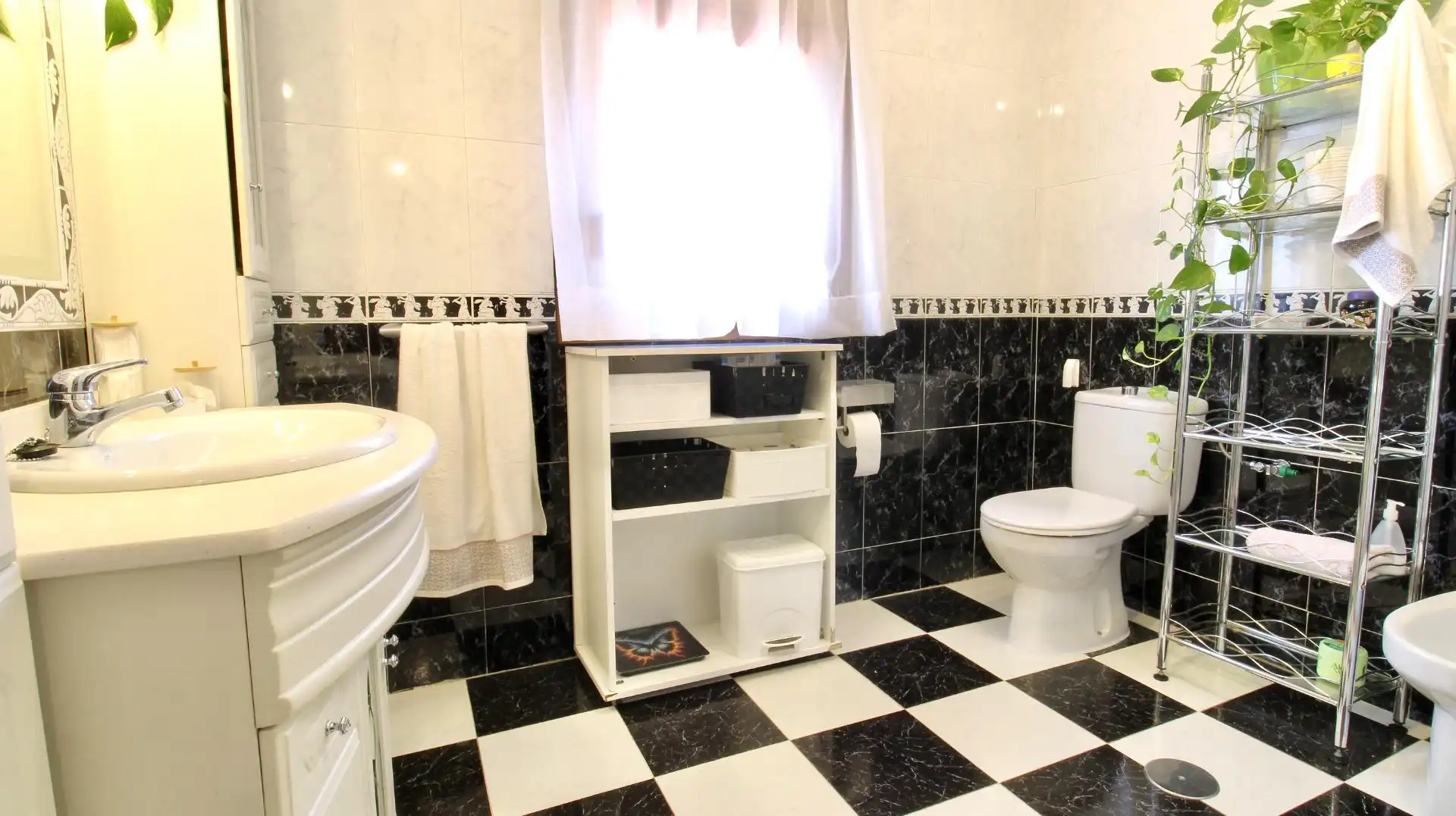 Baño de Casa adosada en venta en Vegas del Genil con Aire acondicionado, Calefacción y Terraza
