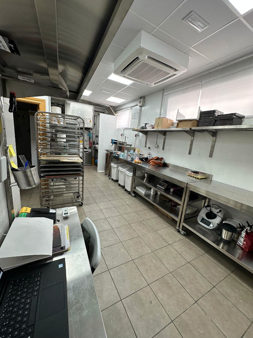 Cocina de Local en traspaso en  Madrid Capital con Aire acondicionado, Calefacción y Amueblado