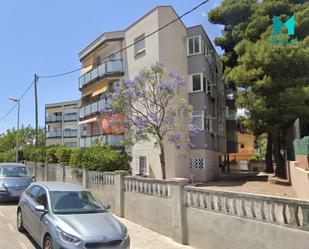 Exterior view of Flat for sale in Castelldefels  with Terrace and Community pool