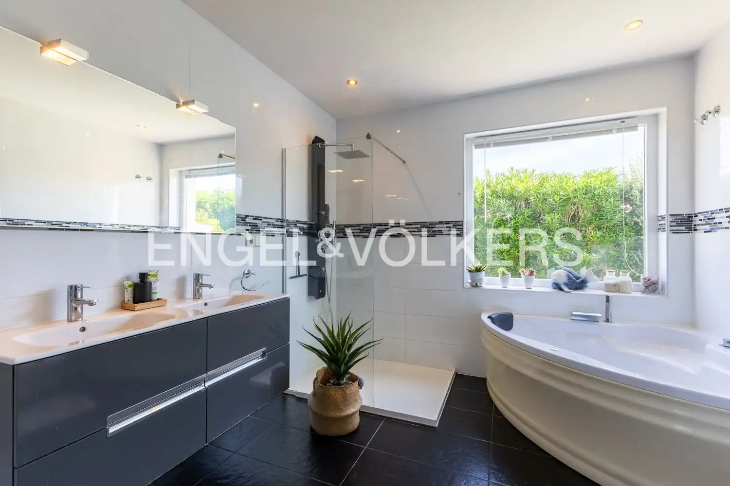Bathroom of Houses for sale in Dénia  with Air Conditioner, Heating and Private garden