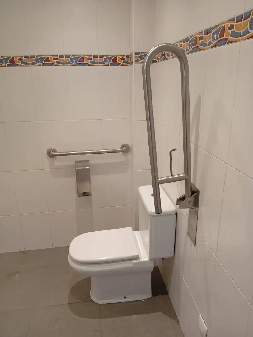 Baño de Local de alquiler en Portugalete con Aire acondicionado y Calefacción