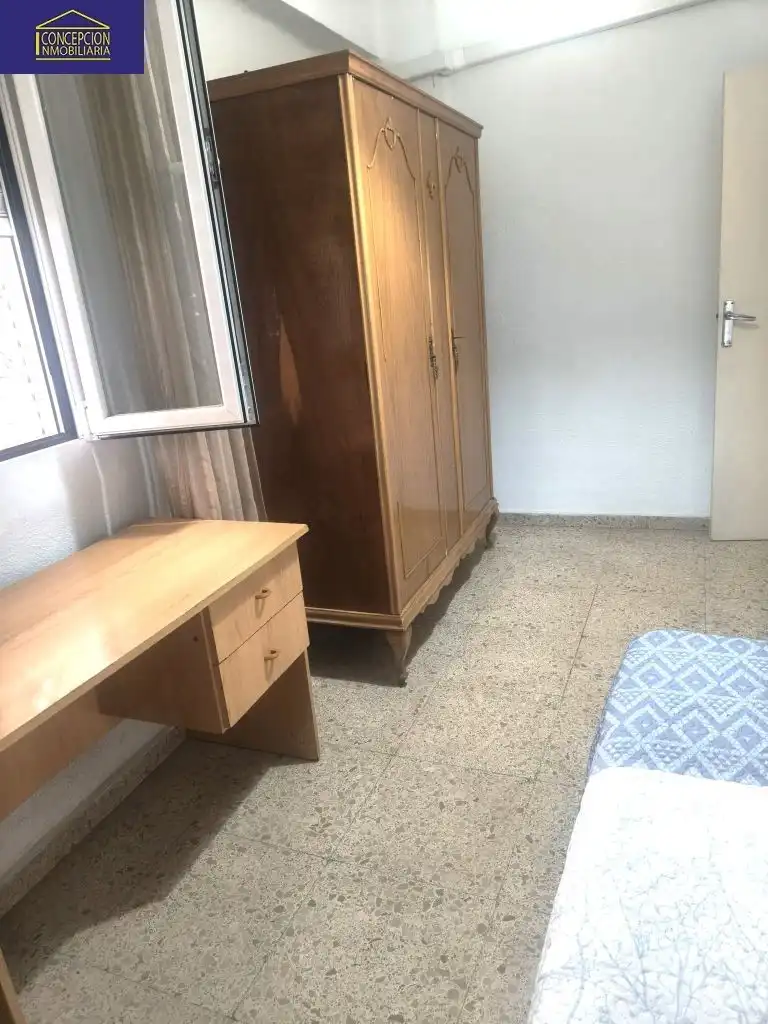 Schlafzimmer von Wohnung zur Miete in Córdoba mit Klimaanlage, Heizung und Möbliert